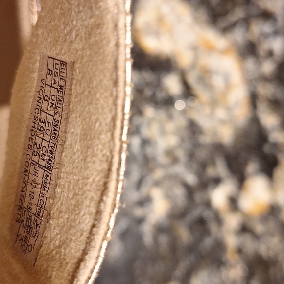 womens Vionic Slip On Sandals Size 8. EUC - Picture 4 of 4